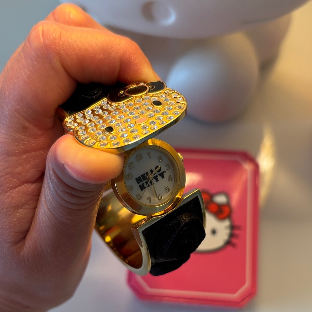 Hello Kitty Pink Watch - Picture 2 of 5
